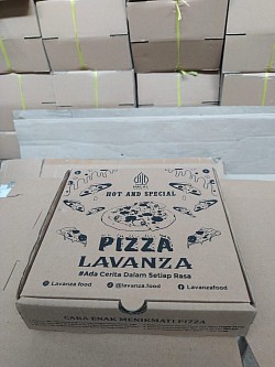 kardus dengan bentuk Pizza